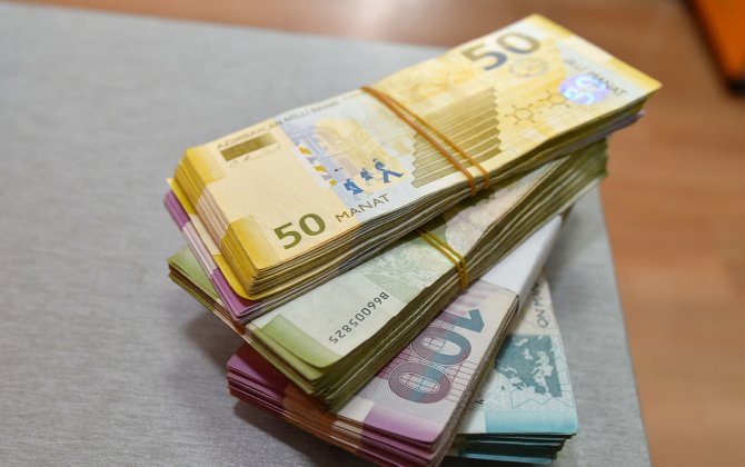 В Азербайджане мужчина потерял крупную сумму денег, а наутро они вернулись к нему