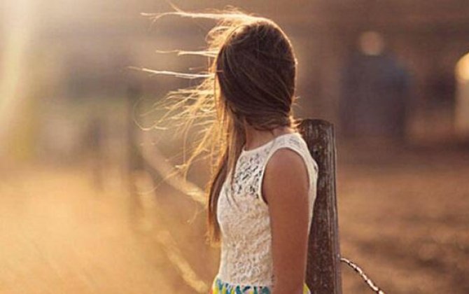 Девочку, от которой отказалась бабушка, проверяют врачи