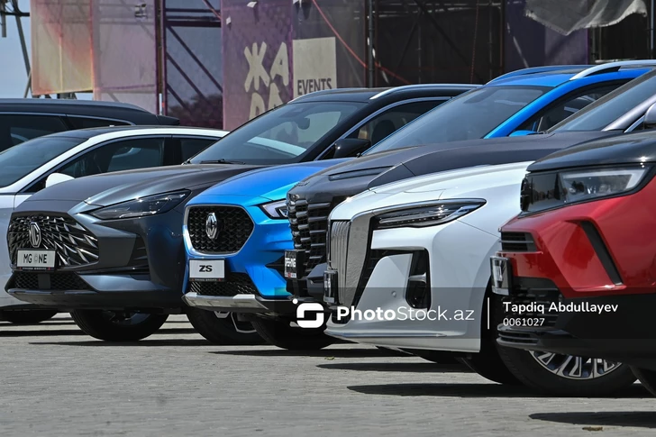 В Баку могут пересмотреть тарифы страхования для сервисов проката авто