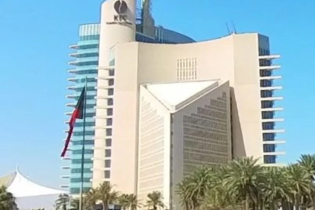 İrandan Küveytə hücum: Nazirlik binasına zərbə endirildi