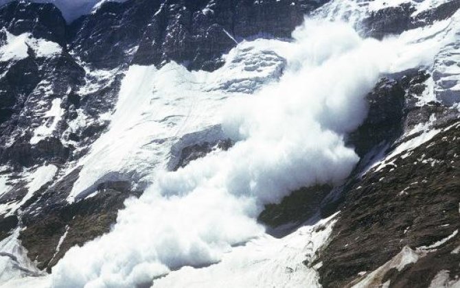 Toğanalı-Kəlbəcər-İstisu yolunda qar uçqunu: Hərəkət məhdudlaşdırıldı