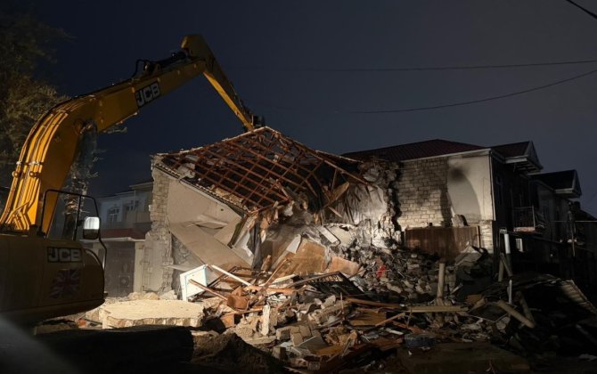 В посёлке Кешля начался снос дома, ставшего причиной аварии в коллекторе-ВИДЕО