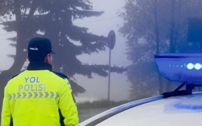 Yol polisi yağıntılı hava şəraiti ilə bağlı sürücülərə və piyadalara xəbərdarlıq edib