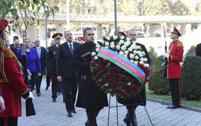 Президент посетил Мемориал героев в Тбилиси