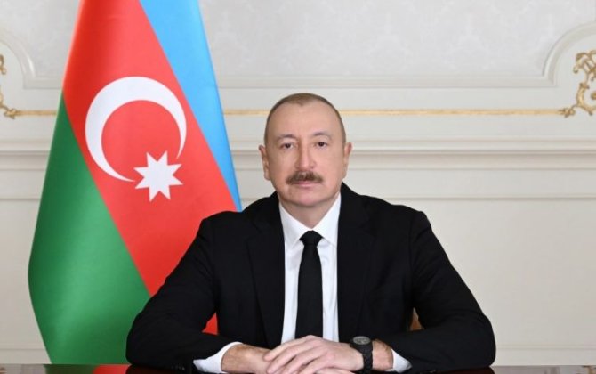 Prezident Tbilisidə Heydər Əliyevin abidəsini ziyarət etdi