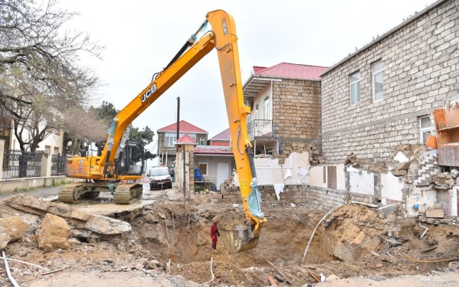 Kollektorun üzərində tikilən ev sökülüb, xəttin bərpasına başlanılıb - FOTO