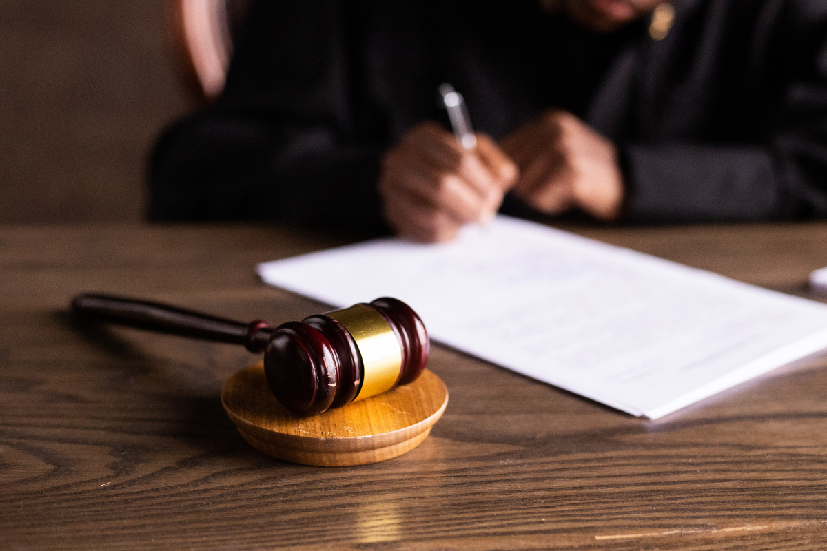 Hərbi hospitalın bölmə rəisinin məhkəməsi başlayıb