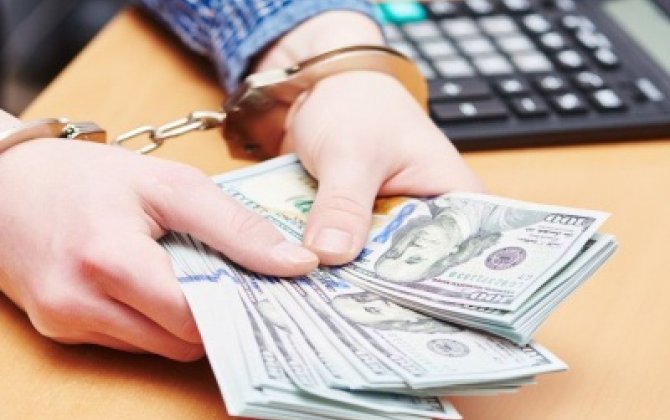 Tutulan məmur 150 min verib cəzasını azaltmaq istədi, dələduzluqla üzləşdi