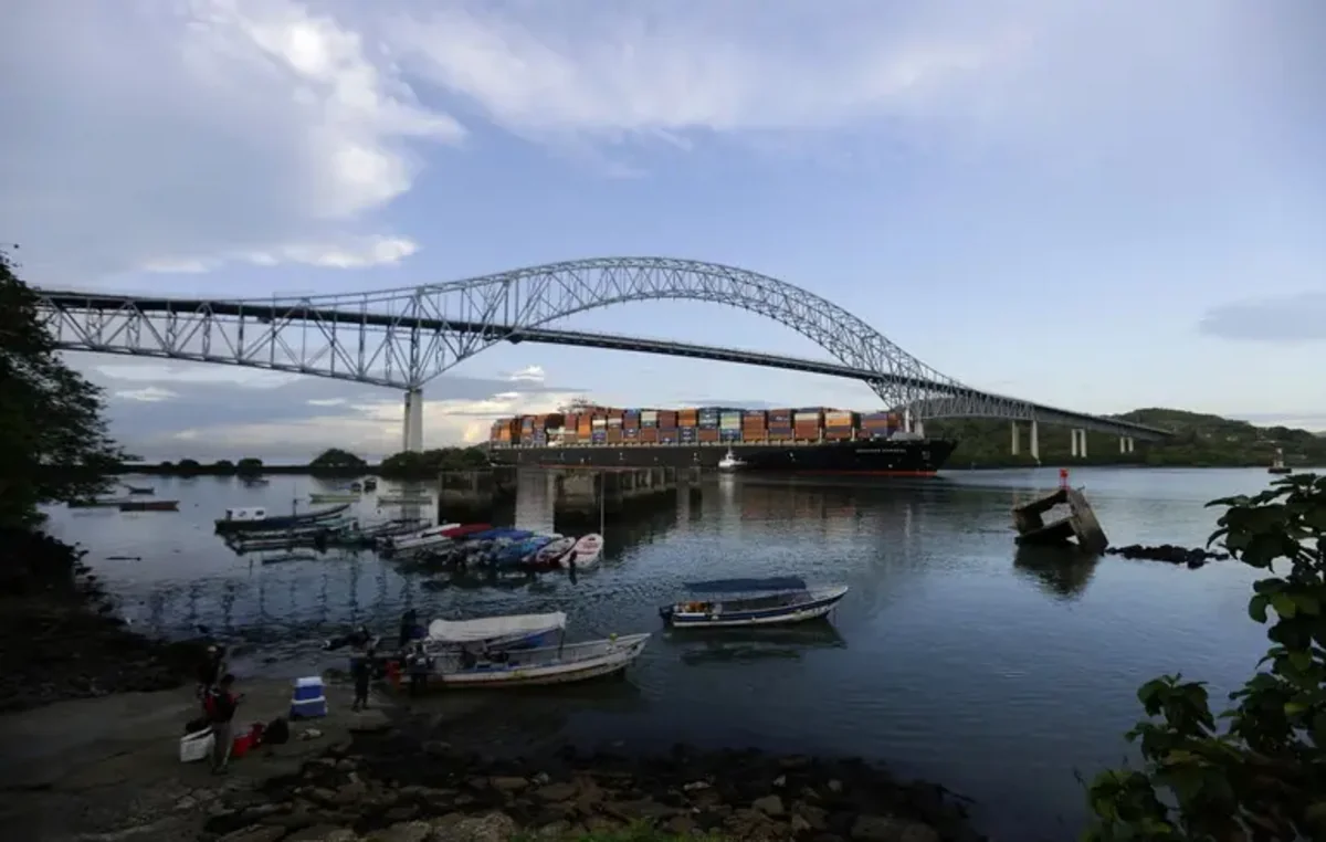 В Панаме при взрыве бензовозов у моста через Панамский канал погиб человек