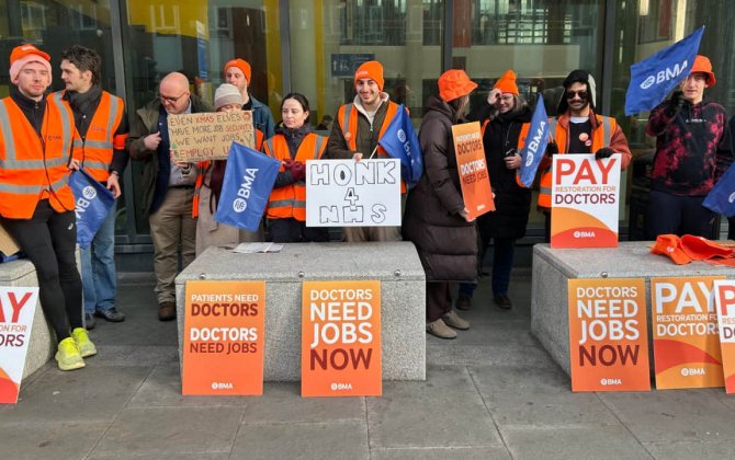 В Великобритании началась 6-дневная забастовка врачей-резидентов