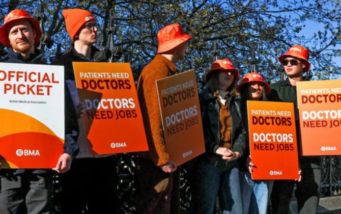 İngiltərədə həkimlər tətilə başlayıblar