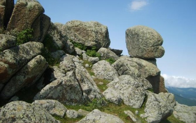 İtkin düşən kişinin meyiti qayalıqda tapıldı