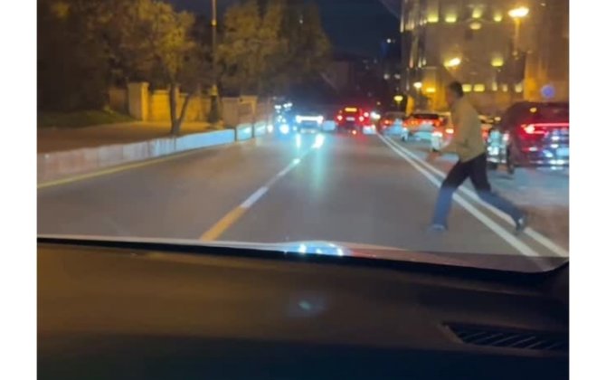 Taksi sürücüsü qaydanı kobud pozdu - Ölümə səbəb olacaqdı - Anbaan VİDEO