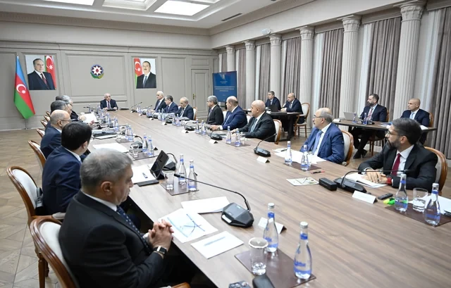 В Кабмине Азербайджана прошло заседание по развитию нефтегазовой отрасли-ФОТО