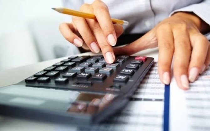 Aylıq maaşa işləyən və pensiya alan şəxslərin NƏZƏRİNƏ