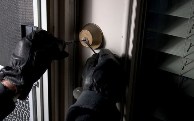 Evdən 9 min manat oğurlandı