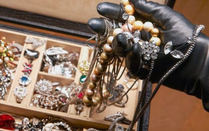 İşlədiyi evdən 30 min manatlıq oğurluq edən şəxs saxlanıldı