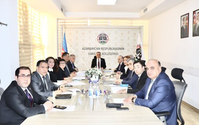 Bir vəkil kollegiyadan çıxarıldı, digəri cərimələndi