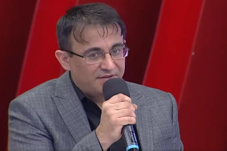 200 minlik dələduzluq edən müəllimə HÖKM OXUNDU