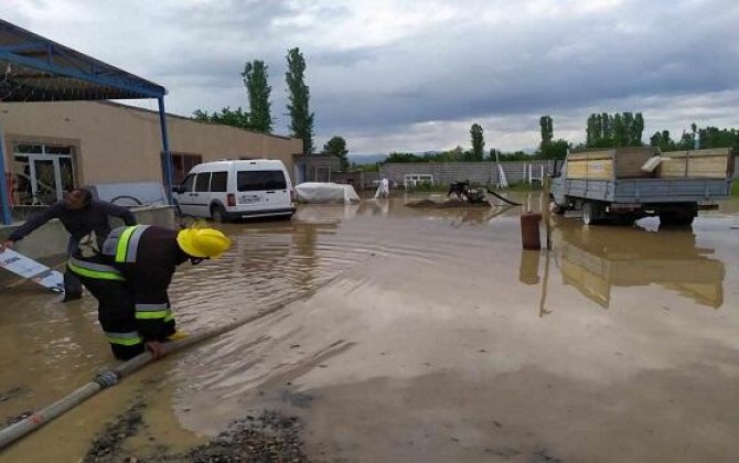 МЧС устраняет последствия ливней - Видео