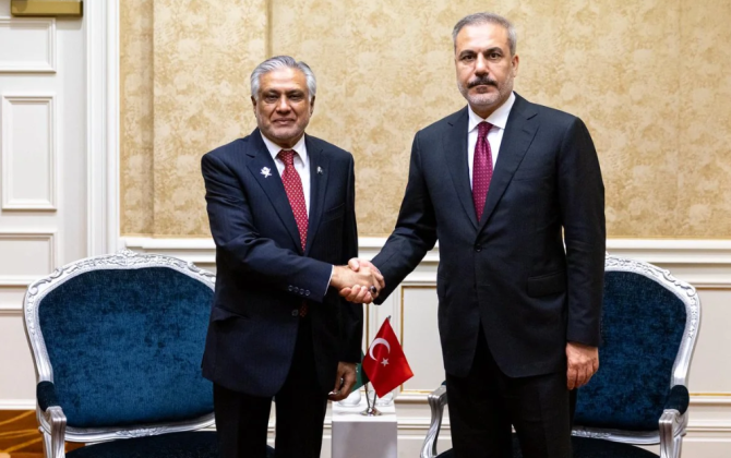 Fidan pakistanlı həmkarı ilə ABŞ-İran danışıqlarını müzakirə edib