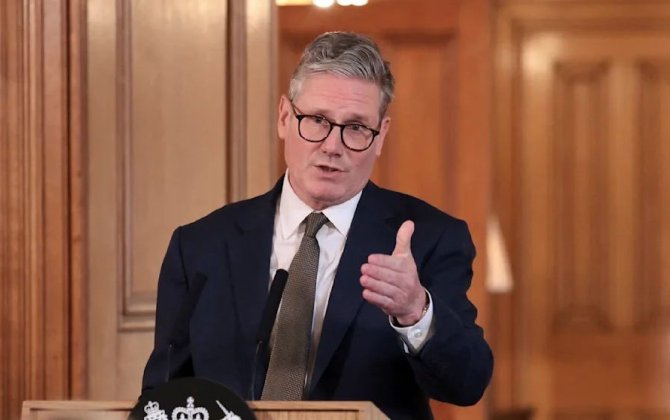 Стармер пожаловался на Путина и Трампа