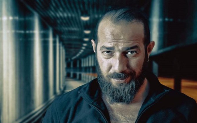 Xalça muzeyi ilə aktyor arasında 2500 manatlıq müqavilə