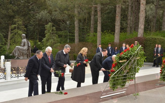 Türkiyə və Şimali Kipr parlament nümayəndə heyətləri Fəxri xiyabanı və Zəfər parkını ziyarət ediblər