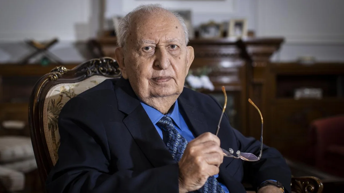 Скончался экс-спикер парламента Турции Хюсаметтин Джиндорук