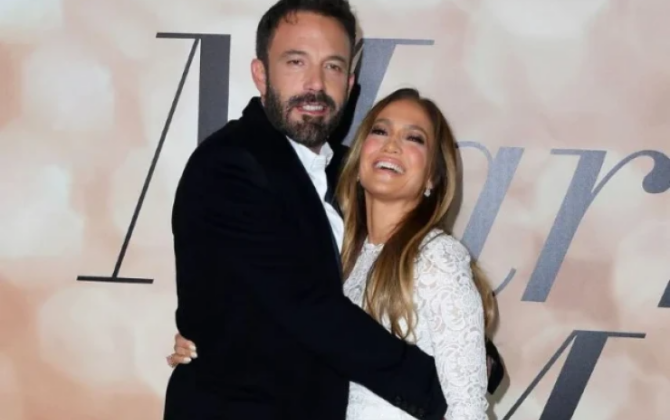 Birgə yaşadıqları 60 milyonluq malikanəni CeyLo-ya verdi