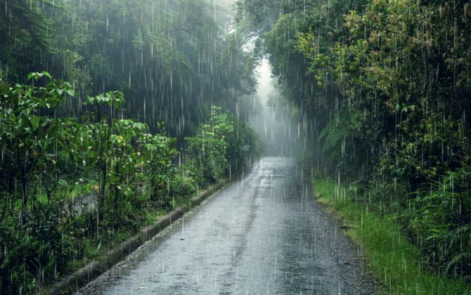 В ряде районов Азербайджана идут дожди, в Шахдаге выпал снег