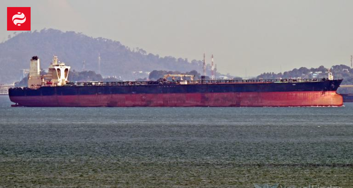 Bloomberg: Два супертанкера не смогли проплыть через Ормузский пролив