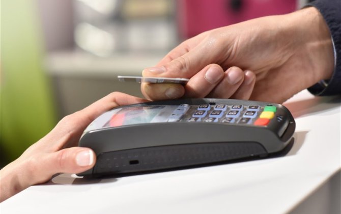 Нашел карту и тратил деньги: в Баку задержан подозреваемый