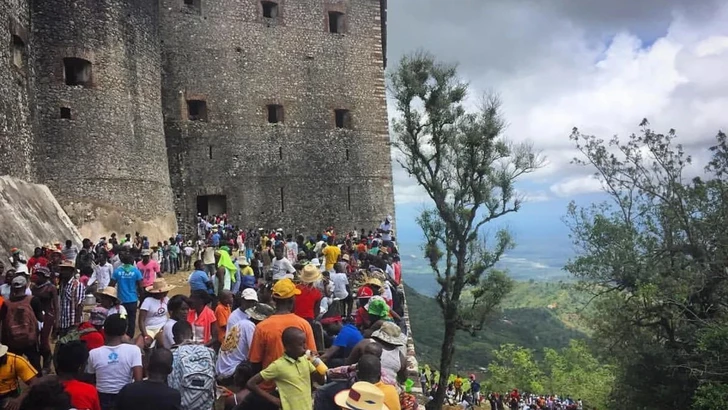 30 человек погибли в давке у старинной крепости в Гаити-ВИДЕО