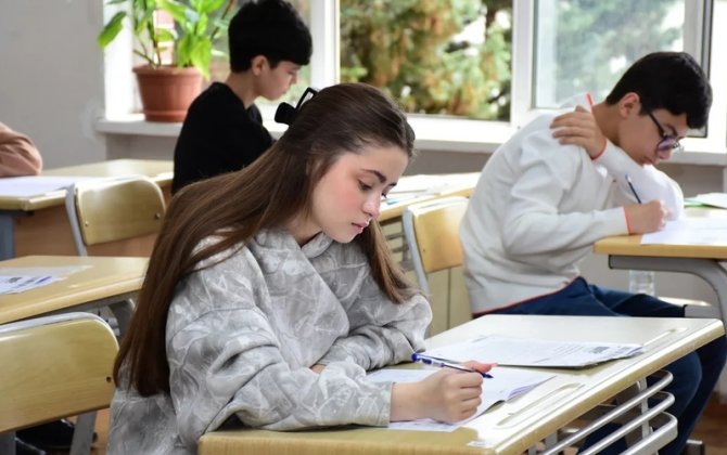 Buraxılış imtahanı keçirildi - 3 şagirddə telefon aşkarlandı