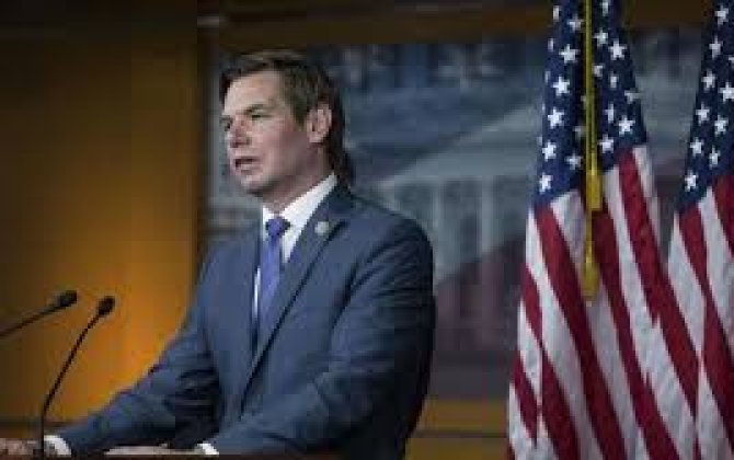 Демократы призвали армянского лоббиста Суолвелла подать в отставку на фоне скандала с насилием