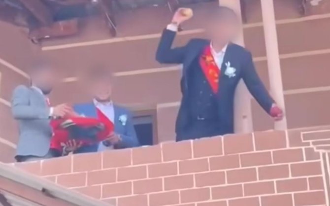 Bəy gəlinə alma atdı, tənqid olundu: “Gəlin bütün əzalarını göstərə-göstərə kişilərin qabağında…” - FOTO