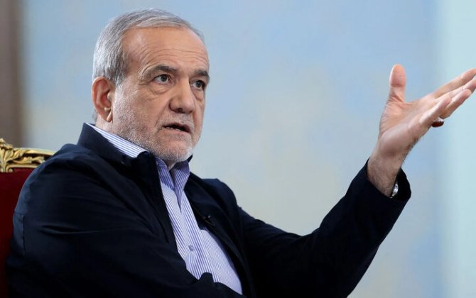 Пезешкиан выразил солидарность с Папой Львом XIV после критики со стороны Трампа