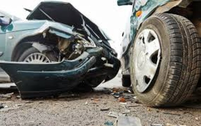 В Сальяне столкнулись два автомобиля, пять человек получили травмы