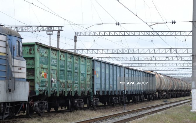 Dizel və gübrə ilə yüklənmiş qatar Azərbaycandan Ermənistana yola salındı - FOTO