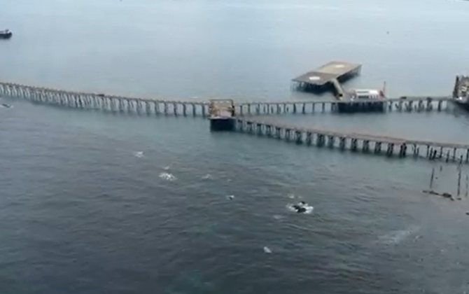 Neft Daşları yaxınlığında balıqçı dənizdə batıb, axtarışa helikopter cəlb olunub - VİDEO