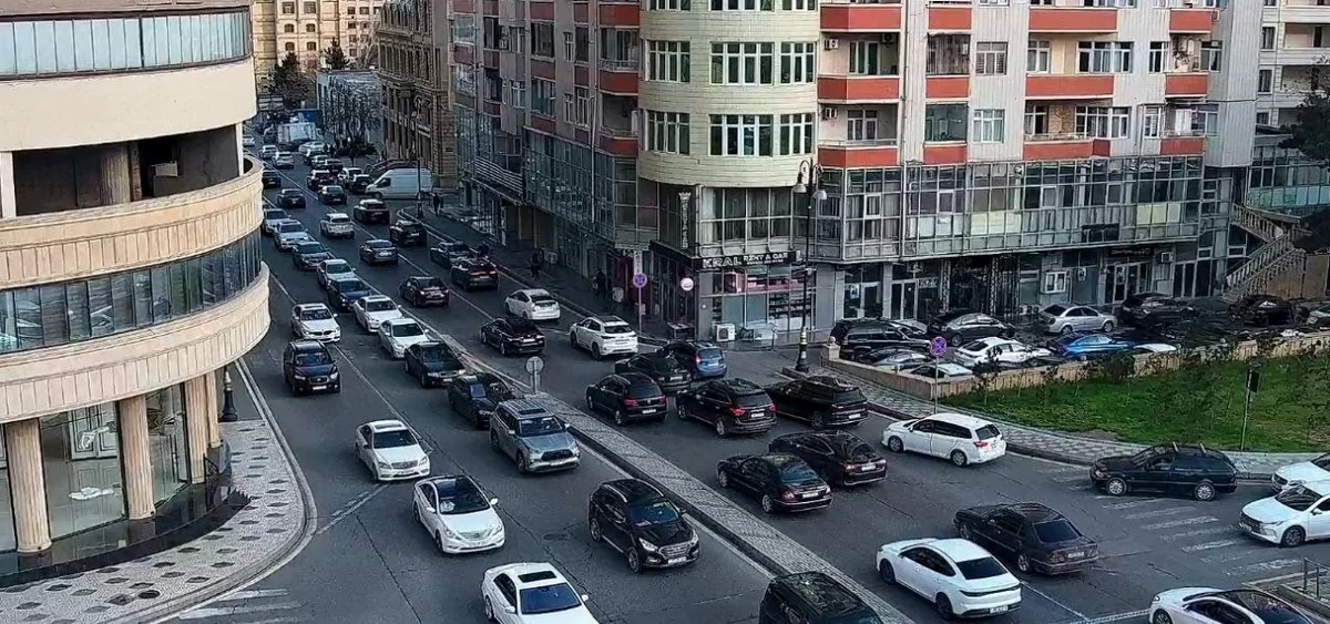 Paytaxtın hansı küçələrində sıxlıq müşahidə olunur?