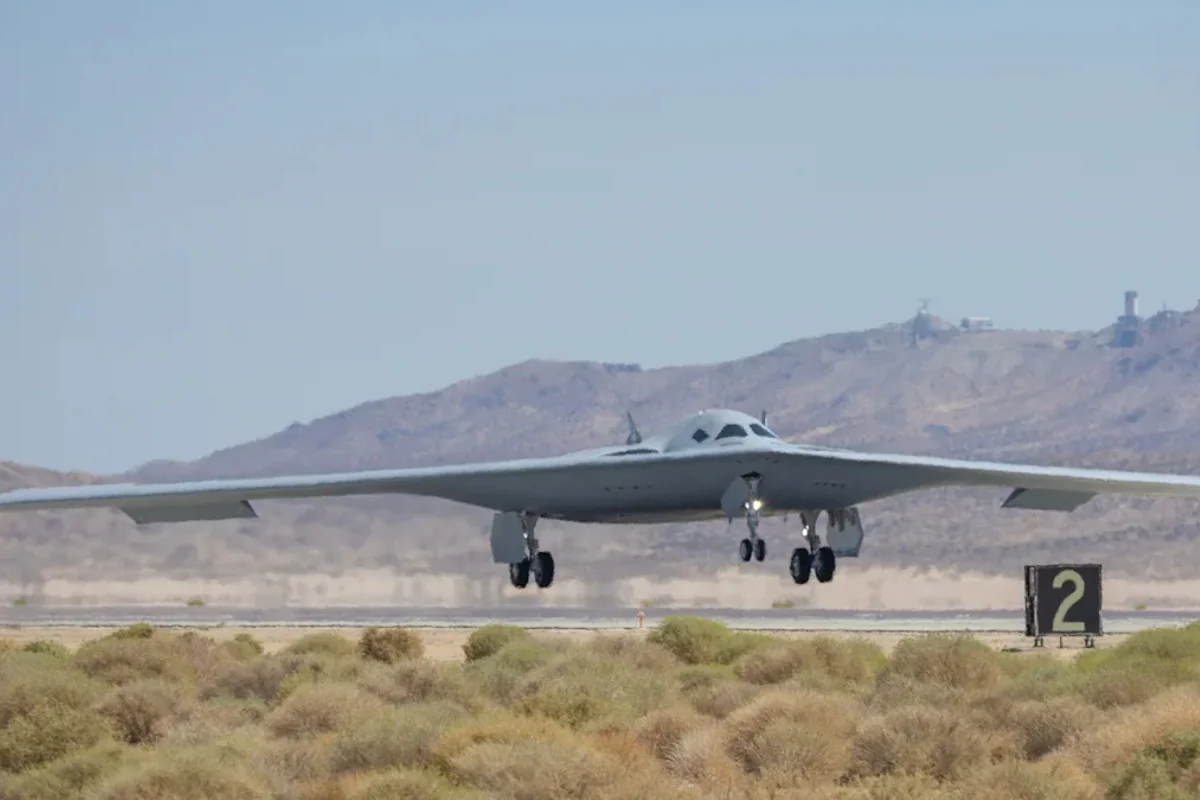 ABŞ-də yeni bombardmançı təyyarənin ilk fotosu göstərildi - FOTO