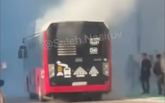 “BakuBus” avtobusunda tüstülənmə - VİDEO