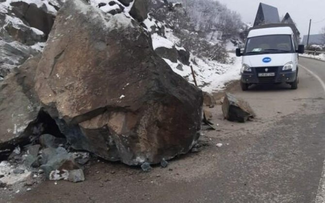В Ордубаде в результате обрушения скальных пород повреждена дорожная инфраструктура