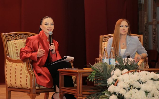 Nigar Camal Mərdəkan Mədəniyyət Sarayında görüş keçirib