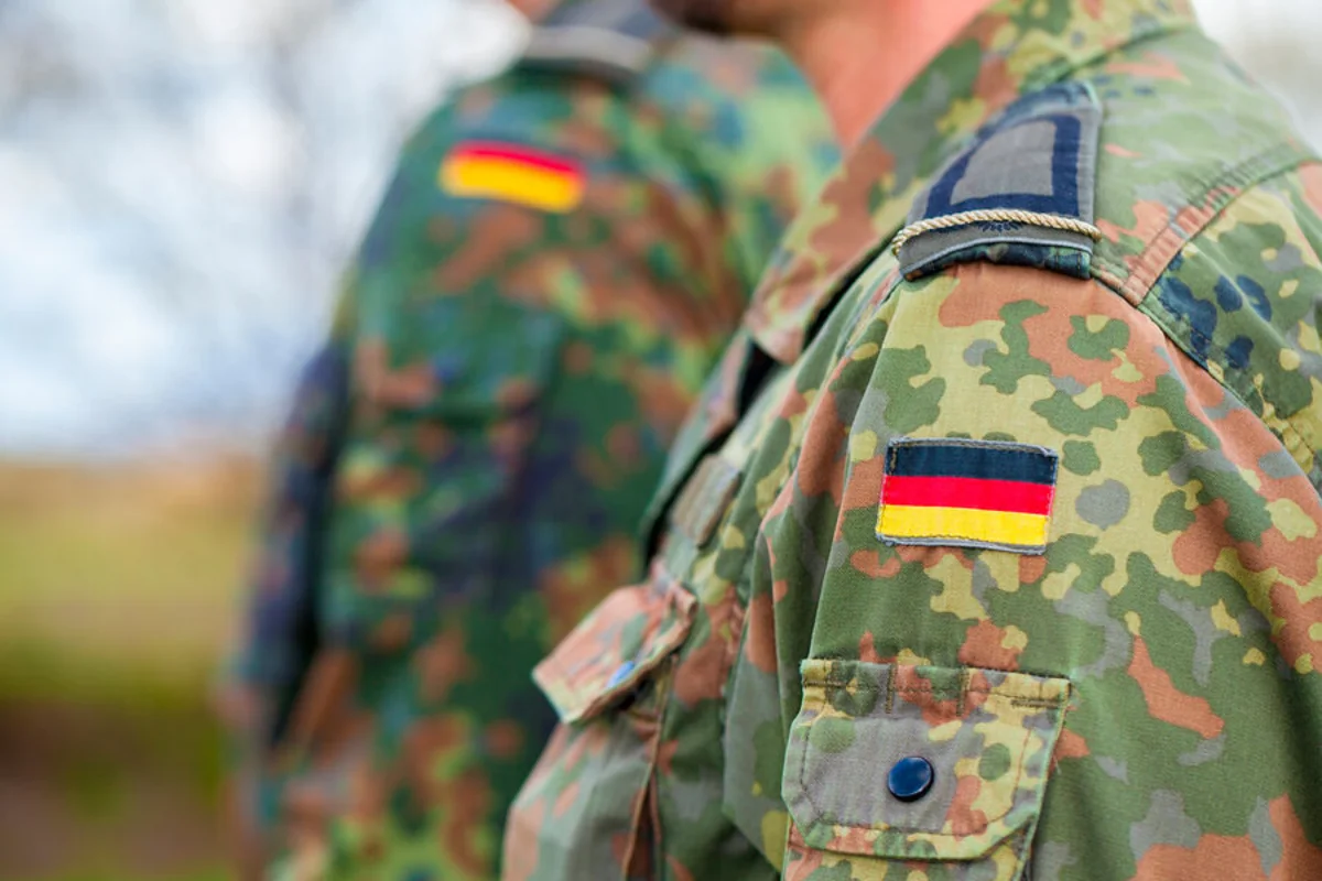 Almaniya ordusunda anticasus tədbiri: İclaslara smartfonla girmək qadağan edildi