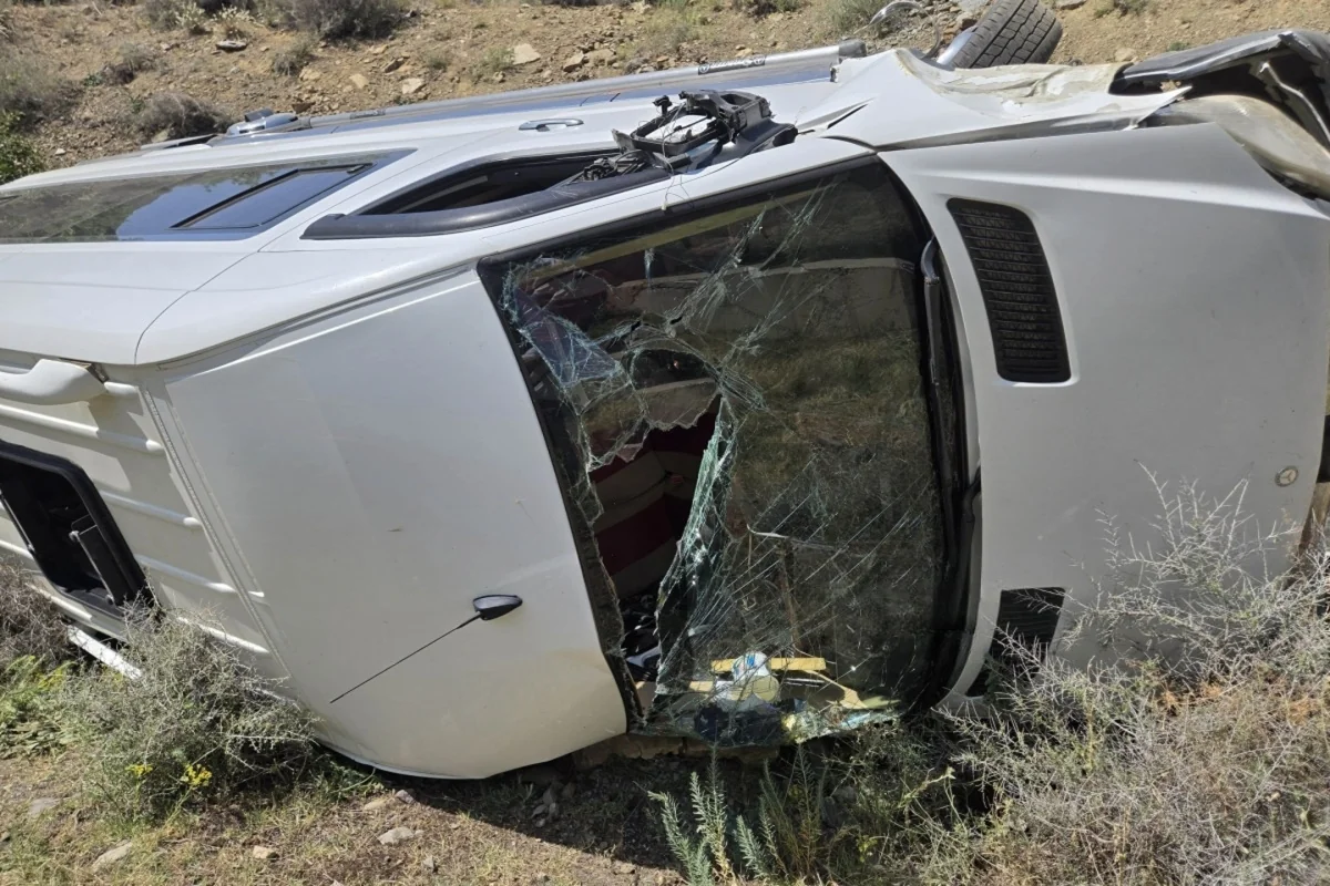 Sabirabadda şagirdləri daşıyan mikroavtobus aşıb - FOTO - VİDEO