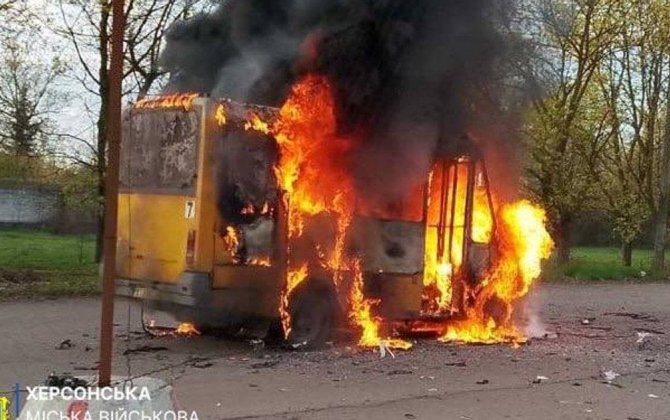 Putin ordusu Ukraynada növbəti dəfə sərnişin avtobusunu vurdu...-DƏHŞƏTLİ GÖRÜNTÜ