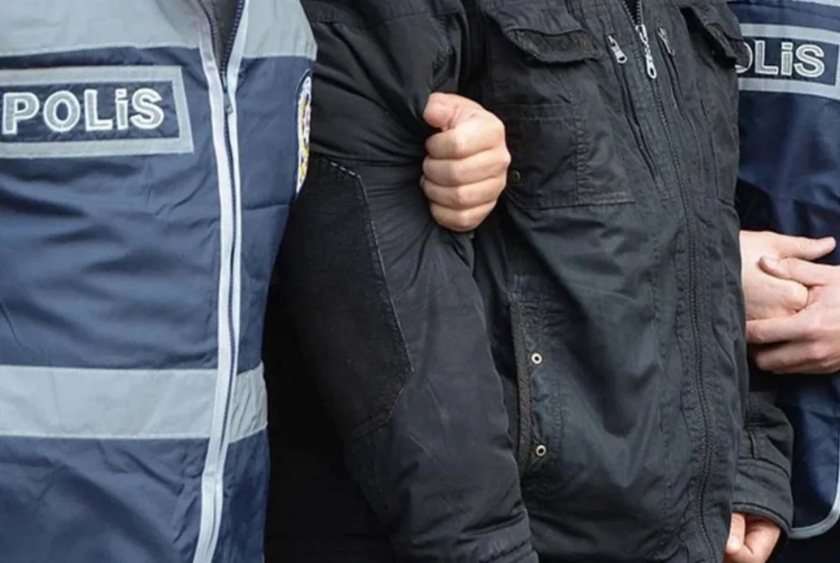 Əməliyyatla üzünü dəyişdirən şəxs illər sonra Türkiyədə həbs edildi  - FOTO